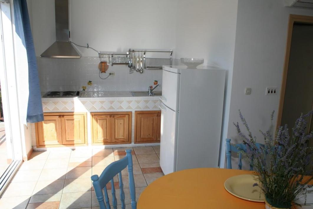 Apartmani Mladina Jelsa  Esterno foto