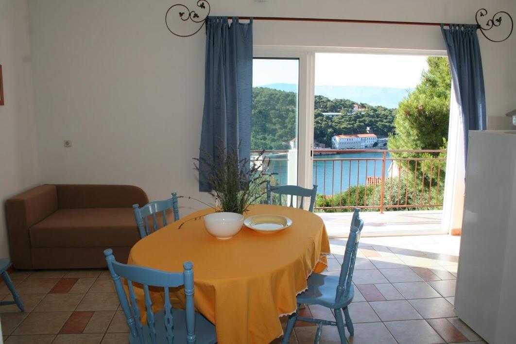 Apartmani Mladina Jelsa  Esterno foto