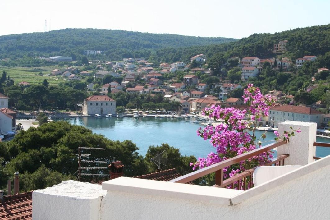 Apartmani Mladina Jelsa  Esterno foto