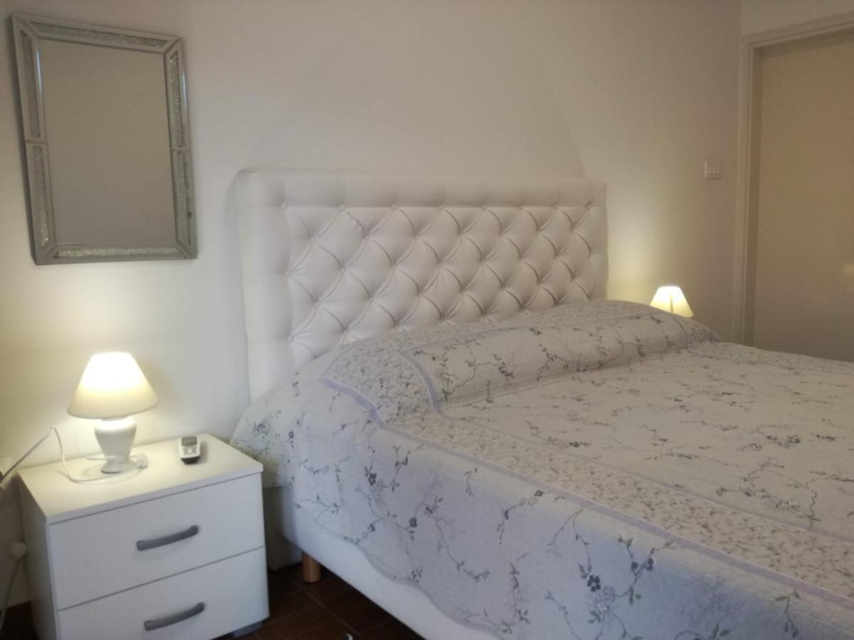 Apartmani Mladina Jelsa  Esterno foto