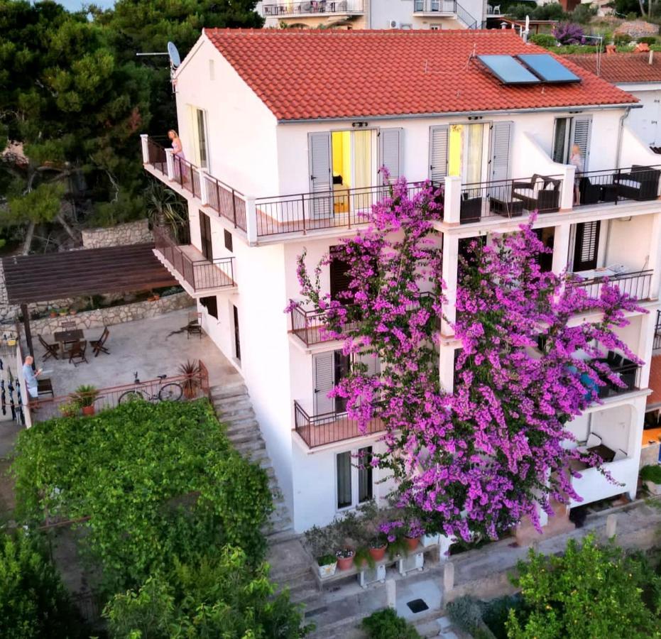 Apartmani Mladina Jelsa  Esterno foto